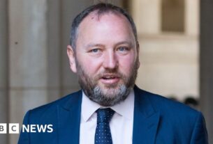 O sistema de bem -estar vai 'explodir' sem reforma, diz Ian Murray