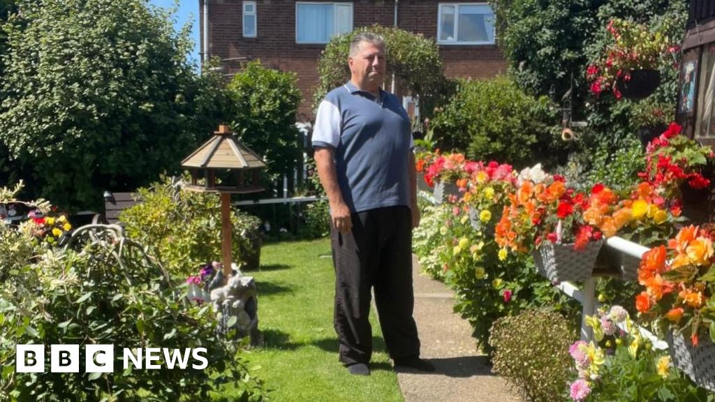 O vereador da cidade de Ferryhill renuncia depois que a esposa impedida de Flower Show