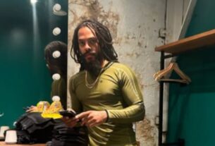 Polícia britânica investiga dupla de rap que induziu público a pedir ‘morte’ das Forças de Defesa de Israel