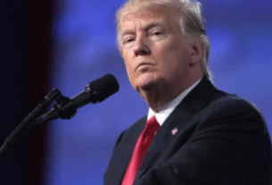 Série da HBO cortou personagem não binário após eleição de Trump