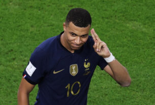 Prêmio milionário doado por Kylian Mbappé para policiais é alvo de investigação na França