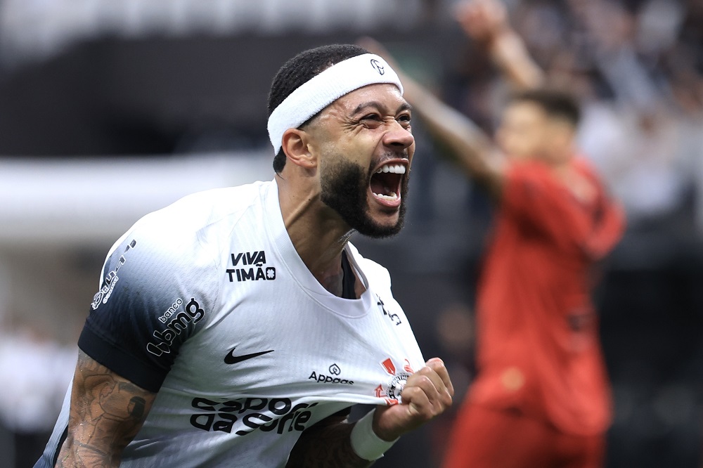 Presidente corintiano nega renegociar contrato de Depay, mas diz ser preciso ‘cortar na carne’