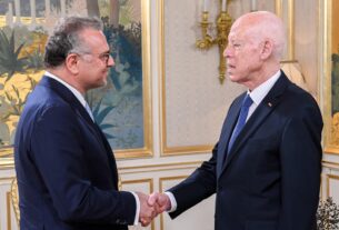 Presidente da Tunísia mostra fotos de crianças famintas em Gaza a assessor de Trump
