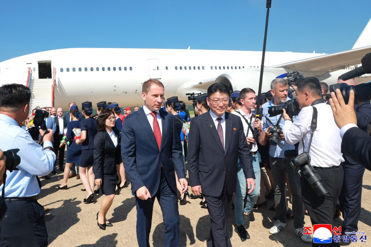 Primeiro vôo direto de Pyongyang Lands em Moscou