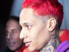 Rapper Oruam se entrega à polícia no Rio de Janeiro