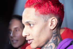 Rapper Oruam se entrega à polícia no Rio de Janeiro