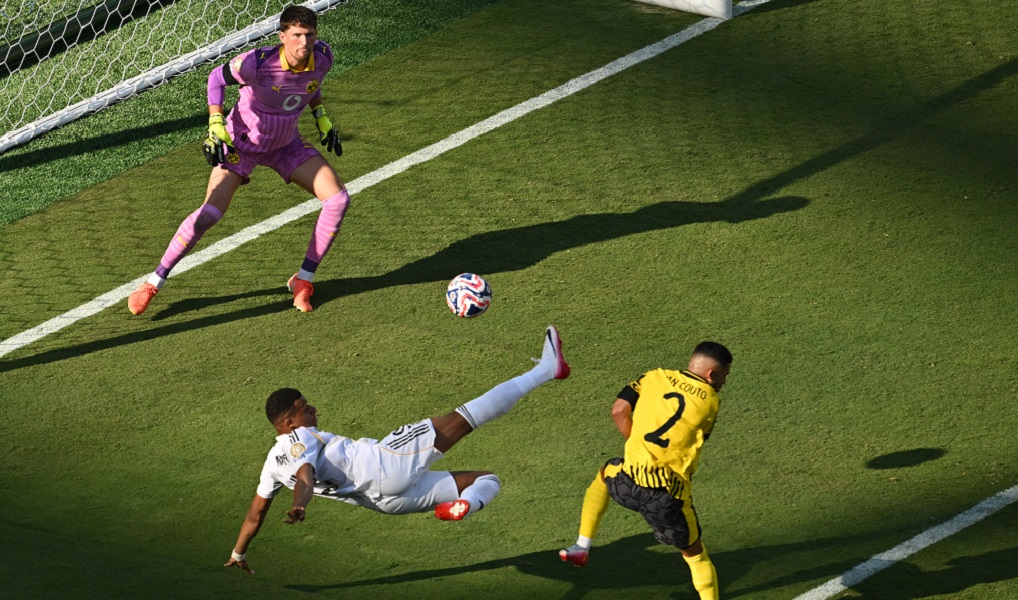 Real Madrid vence Borussia Dortmund com golaço de Mbappé e vai enfrentar o PSG na semifinal do Mundial de Clubes