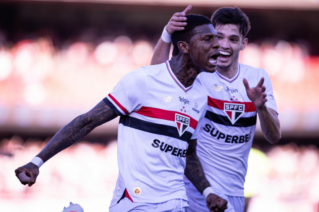 São Paulo aproveita erros do Fluminense e vence a terceira seguida no Brasileirão