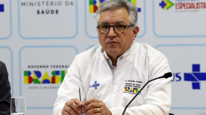 O ministro da Saúde, Alexandre Padilha, anuncia novas medidas para expandir o provimento e a formação de médicos especialistas no Sistema Único de Saúde (SUS)