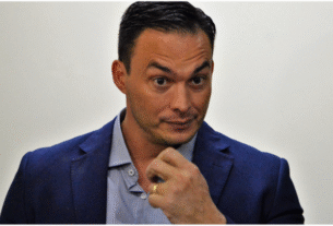 Senador Styvenson come camarão e carne de sol com dinheiro público