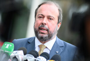 Silveira diz que há ‘real possibilidade’ de redução nos preços de diesel e gasolina devido à queda do Brent