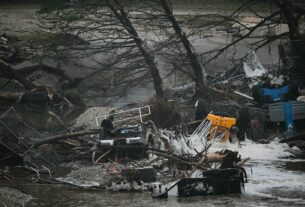 Sobe para 27 o número de mortos por inundações no Texas