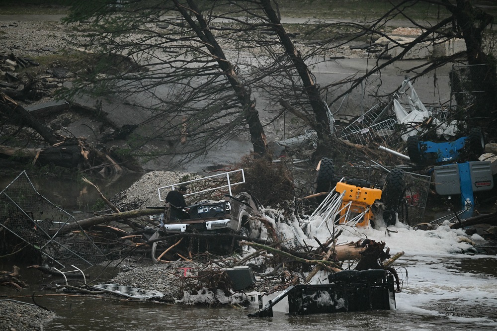 Sobe para 27 o número de mortos por inundações no Texas
