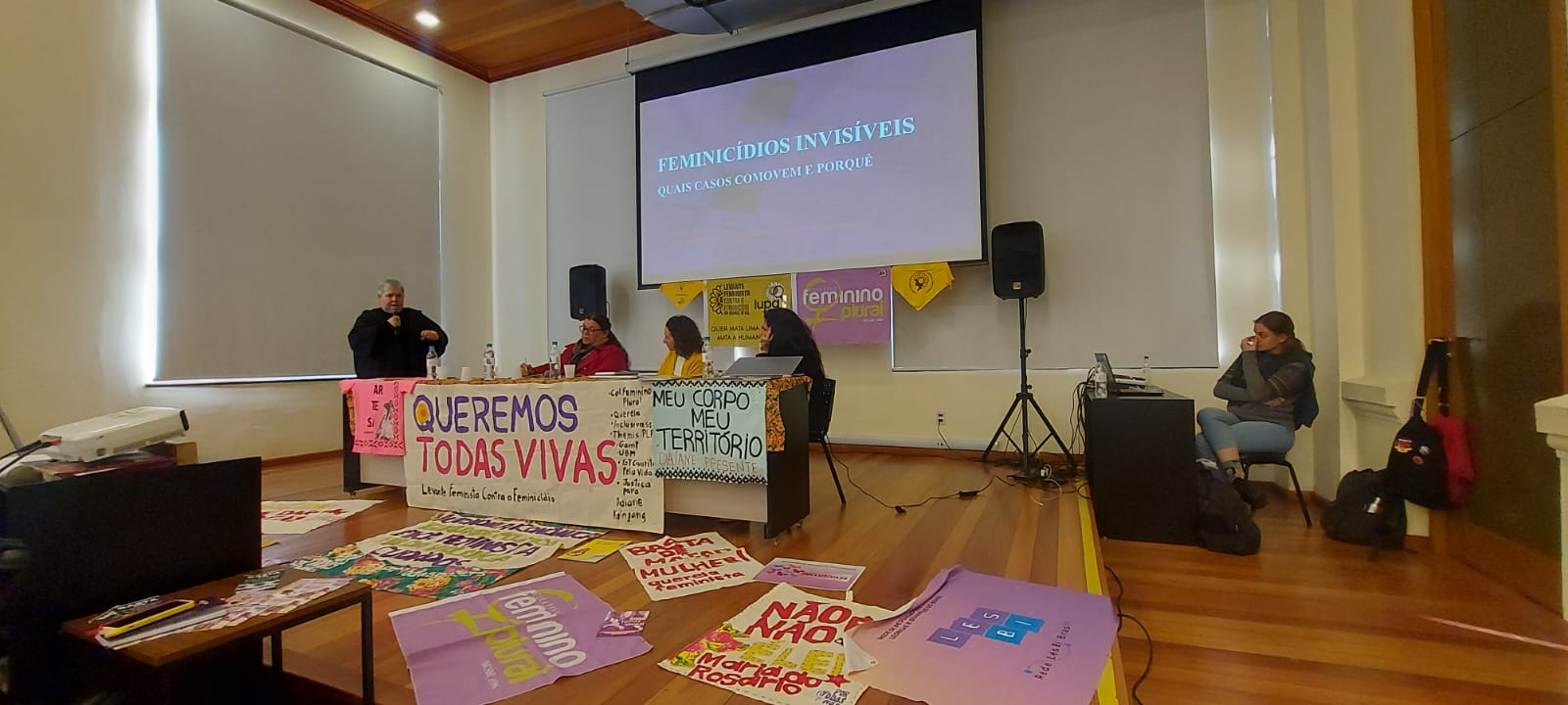 Sobreviventes de feminicídio denunciam abandono e transformam dor em mobilização coletiva