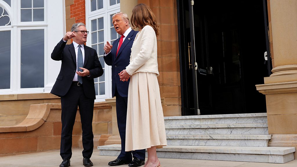 Starmer chega a Turnberry para conversas com Trump