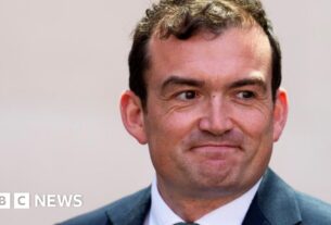 Suffolk MP enfrentando cobranças de agressão sexual dada a data do julgamento