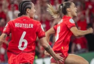 Suíça, de Pia Sundhage, leva susto no final, mas marca nos acréscimos e avança às quartas da Euro pela primeira vez