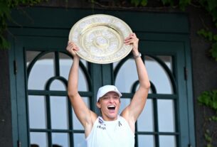 Swiatek arrasa Anisimova com duplo 6/0 e conquista Wimbledon