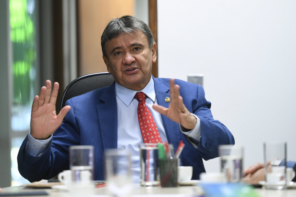 Tarifaço pode desequilibrar mercado interno no Brasil, alerta ministro