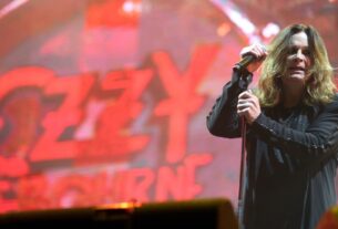 Texas presta homenagens a Ozzy Osbourne em monumento no qual urinou em 1982
