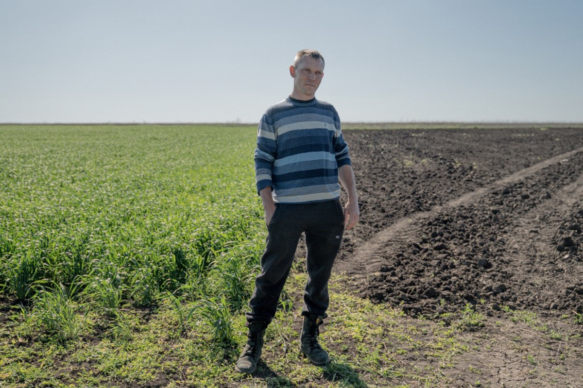 'Todo mundo se rejeita sozinha' - limpando a terra minerada, de drones a ancinhos