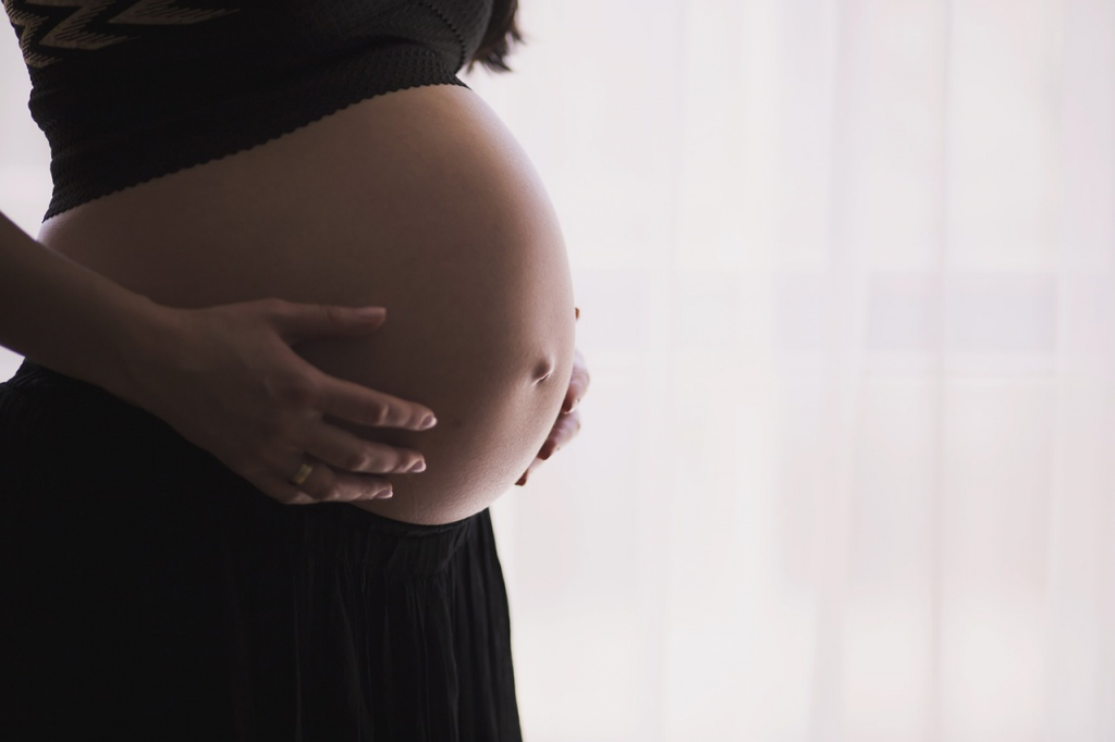 Três médicos são condenados na Polônia por morte de mulher a quem negaram aborto