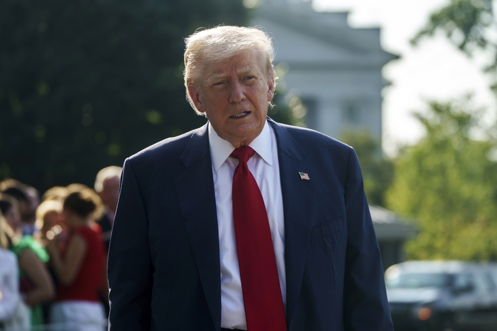 Trump chega à Escócia para visita particular e reuniões com Von der Leyen e Starmer