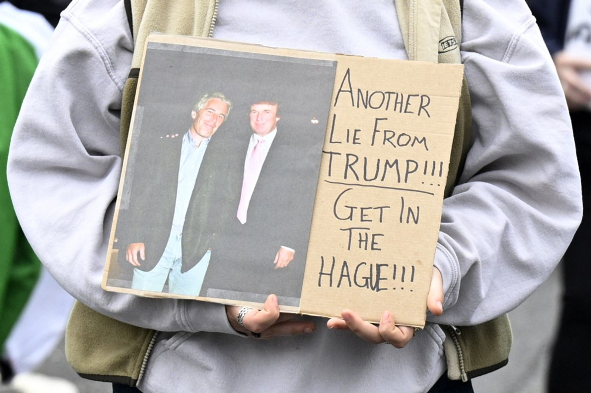 Trump e Epstein brigaram com a mansão que o oligarca russo comprou, diz o biógrafo do presidente