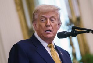 Trump é diagnosticado com insuficiência venosa após inchaço nas pernas