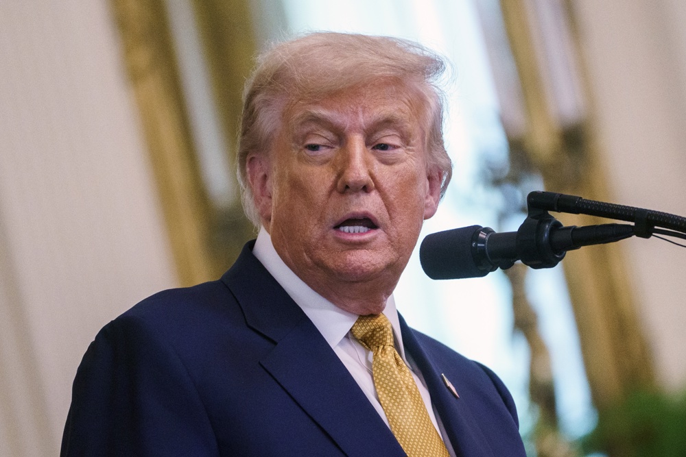 Trump é diagnosticado com insuficiência venosa após inchaço nas pernas