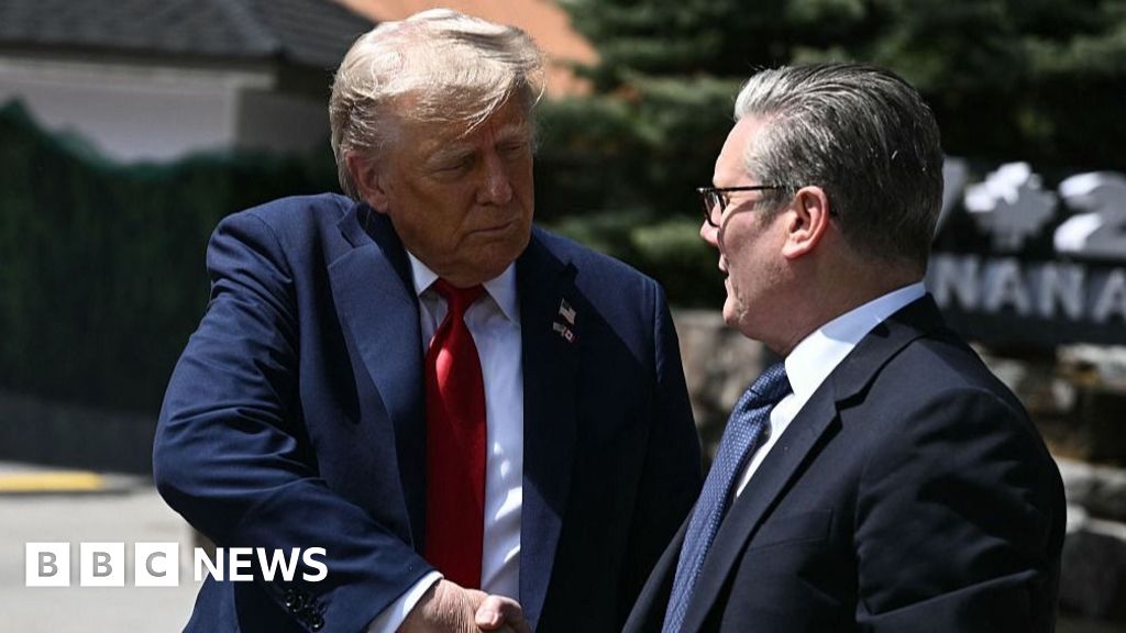 Trump encolhe os ombros dando discurso no parlamento do Reino Unido durante a visita de estado