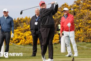 Trump faz uma pausa nos assuntos mundiais para marcar seus campos de golfe escocês
