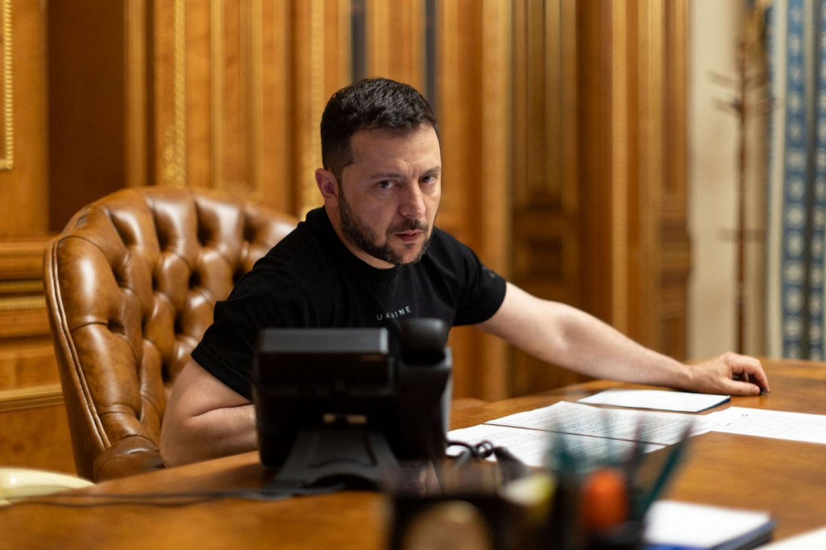 "Tudo precisa ser liberado da influência russa", diz Zelensky em meio à reação sobre a lei anticorrupção