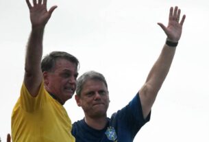 Um dia após tarifas de Trump, Tarcísio almoça com Bolsonaro em Brasília