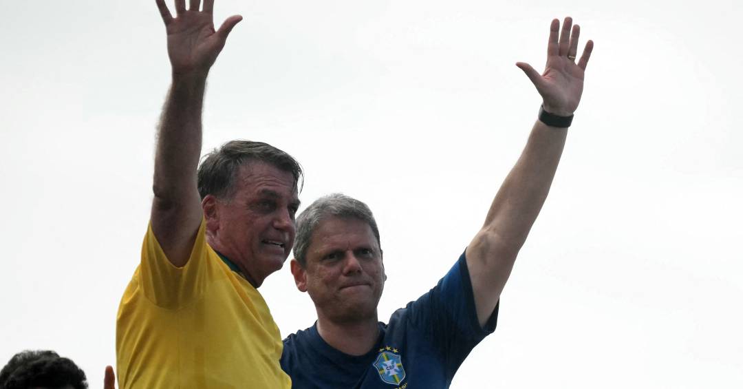 Um dia após tarifas de Trump, Tarcísio almoça com Bolsonaro em Brasília