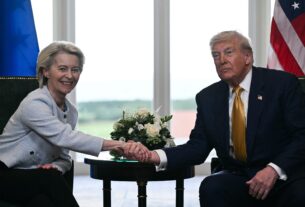 União Europeia e EUA fecham acordo para reduzir tarifa a 15%, ante 30% imposto por Trump