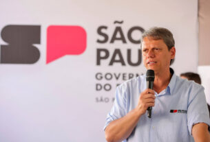 Vídeo: Tarcísio vê tarifaço como 'algo complicado' ao país - 12/07/2025 - Poder