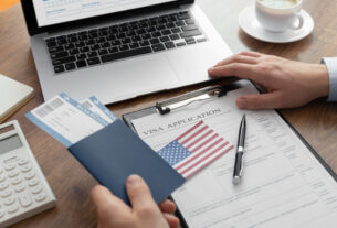 Visto para os EUA ficará mais caro com nova taxa de US$ 250 aprovada pelo governo Trump
