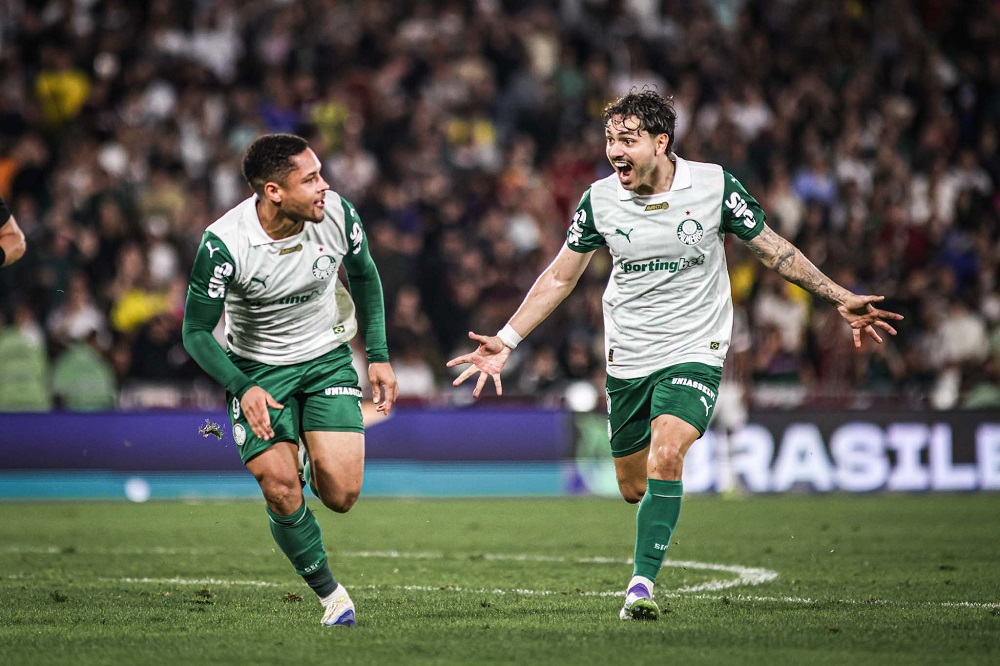 Vitor Roque marca, Palmeiras vira e bate o Fluminense no Maracanã