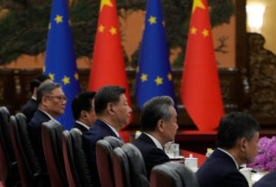 Xi diz que a China, a UE deve aprofundar a confiança, mas o chefe do bloco pede 'soluções reais'