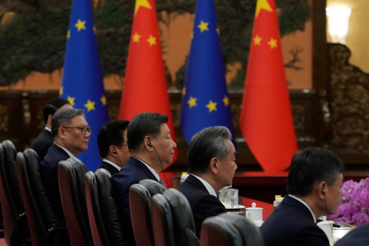 Xi diz que a China, a UE deve aprofundar a confiança, mas o chefe do bloco pede 'soluções reais'