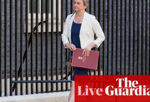 Yvette Cooper evita criticar o ataque de Macron ao Brexit enquanto ela defende o acordo migrante - a política do Reino Unido ao vivo | Política