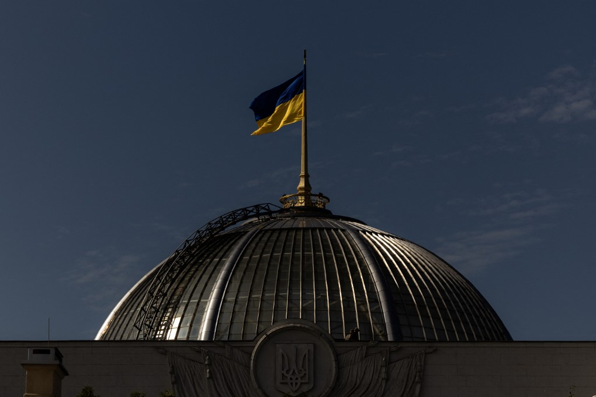 Zelensky assina a dupla cidadania na lei