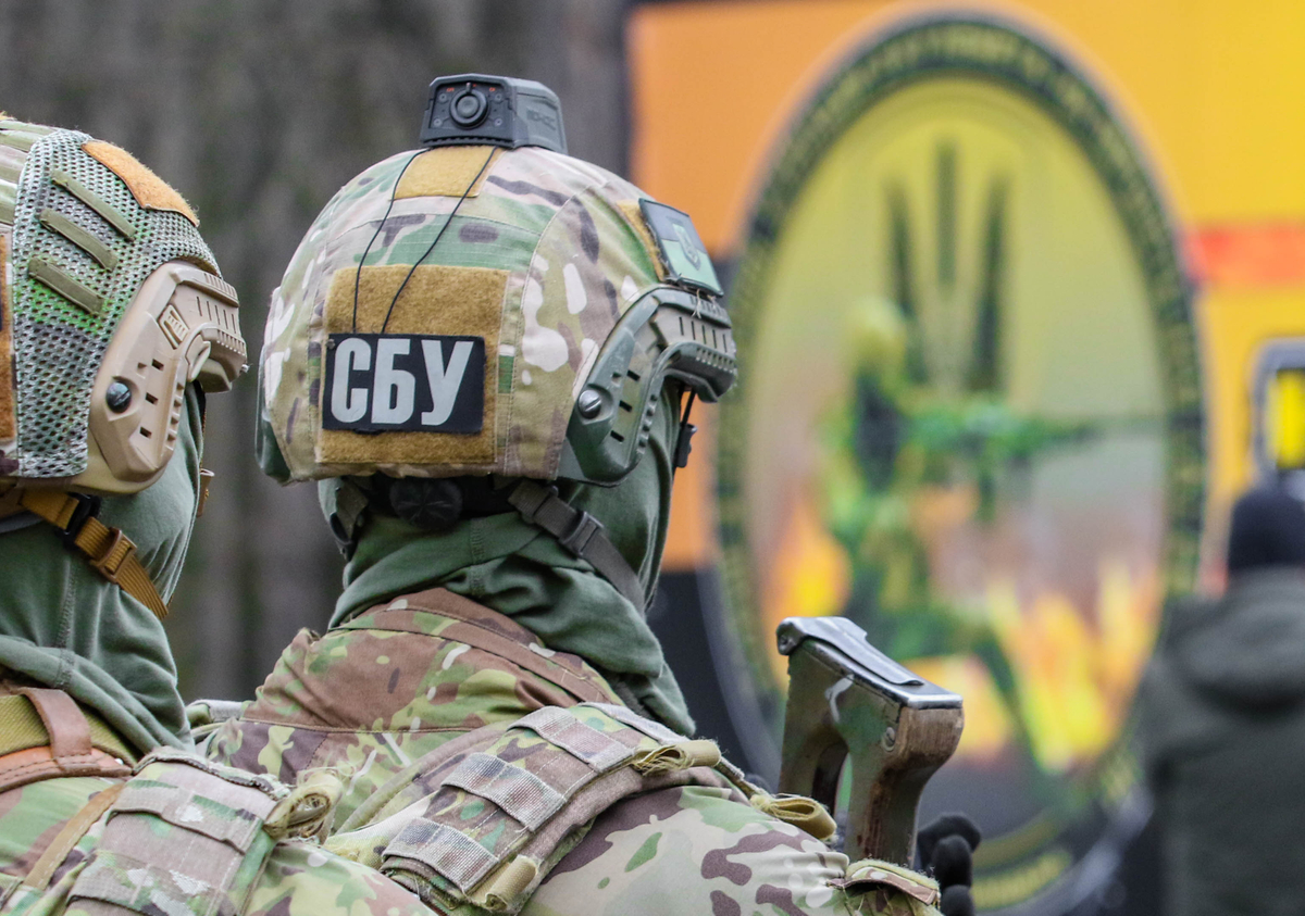 Zelensky aumenta a unidade de elite sbu atrás de ataques a aeroportos russos