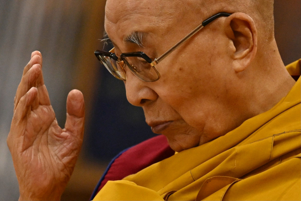 ‘Espero viver mais 30 ou 40 anos’, diz Dalai Lama em meio a crise sucessória