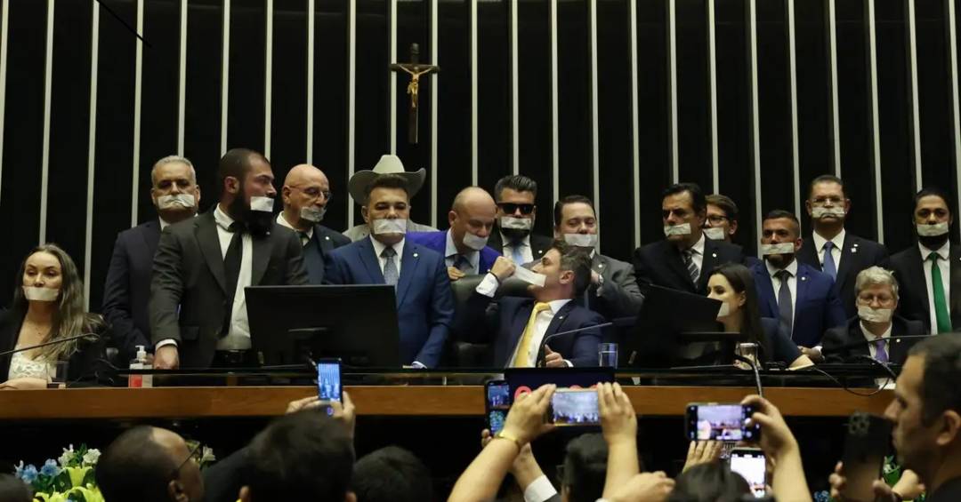 Bolsonaristas elevam tensão no Congresso e Alcolumbre dá ultimato a motim