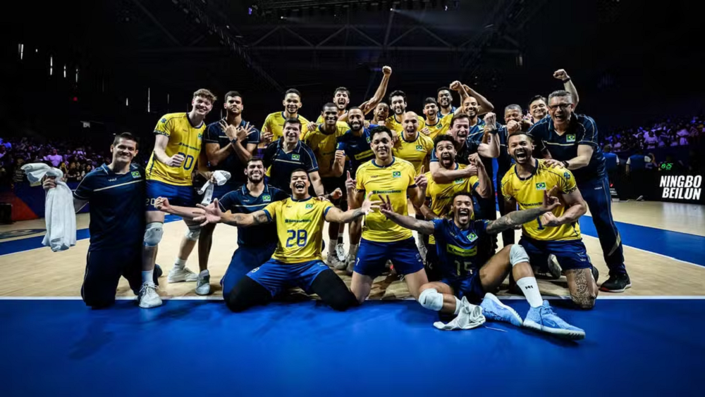 Brasil vira sobre a Eslovênia e garante medalha de bronze na Liga das Nações de vôlei