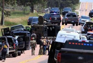Caos se instala com tiros disparados durante operação do ICE em Colorado Springs. Novas informações