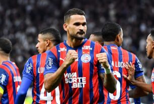 Corinthians é derrotado pelo Bahia em Itaquera em jogo frenético