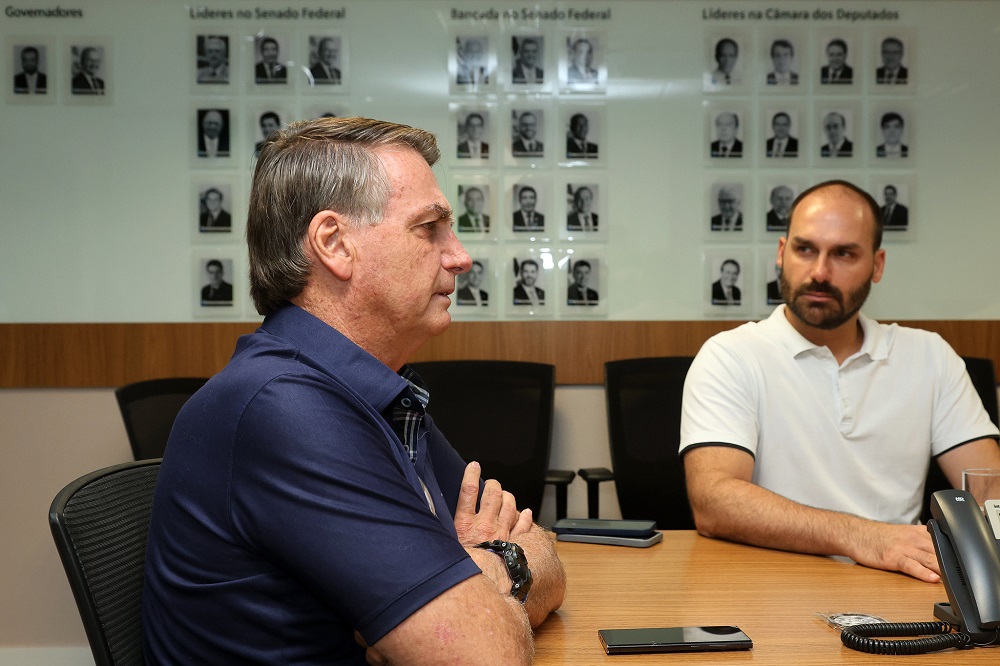 Eduardo Bolsonaro liga para agradecer apoio de Nunes ao pai